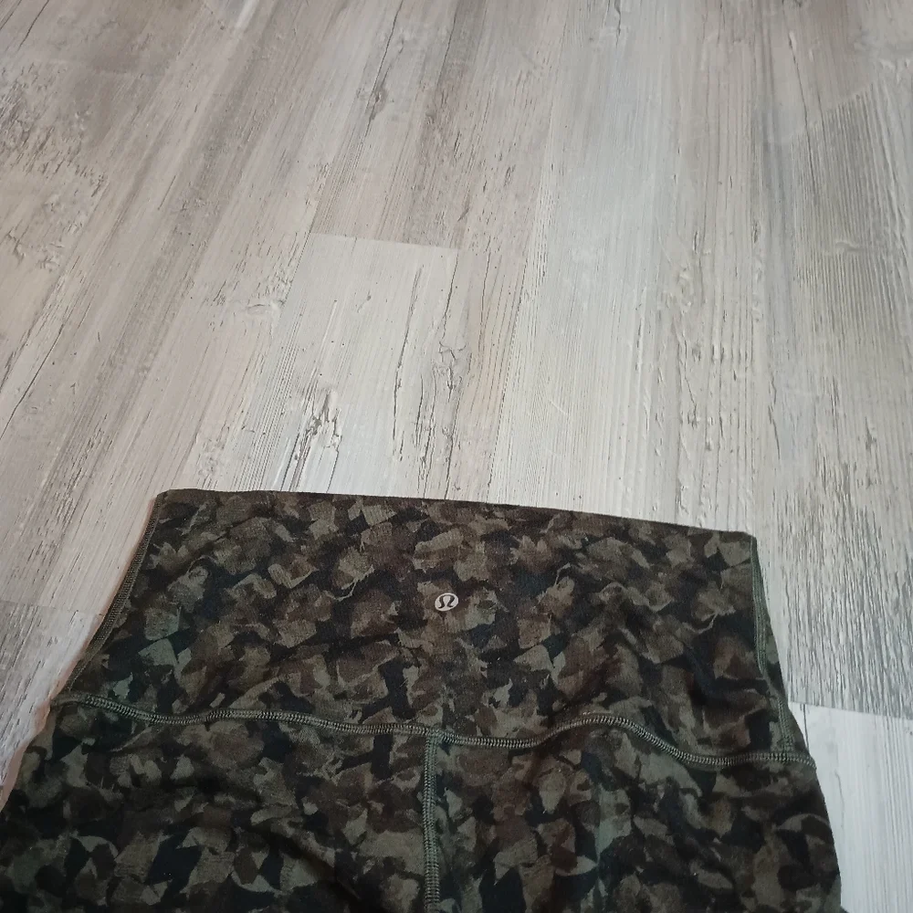 Lululemon - Picture 7 of 7